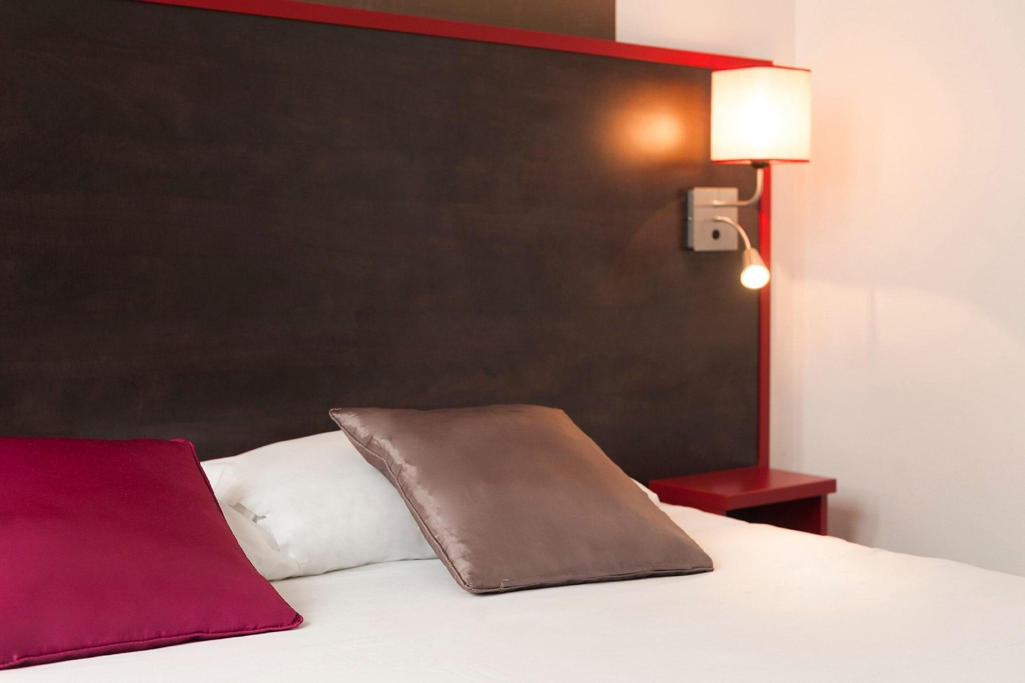 The Originals City, Hotel Le Cheval Rouge, Tours Ouest Villandry Exterior photo